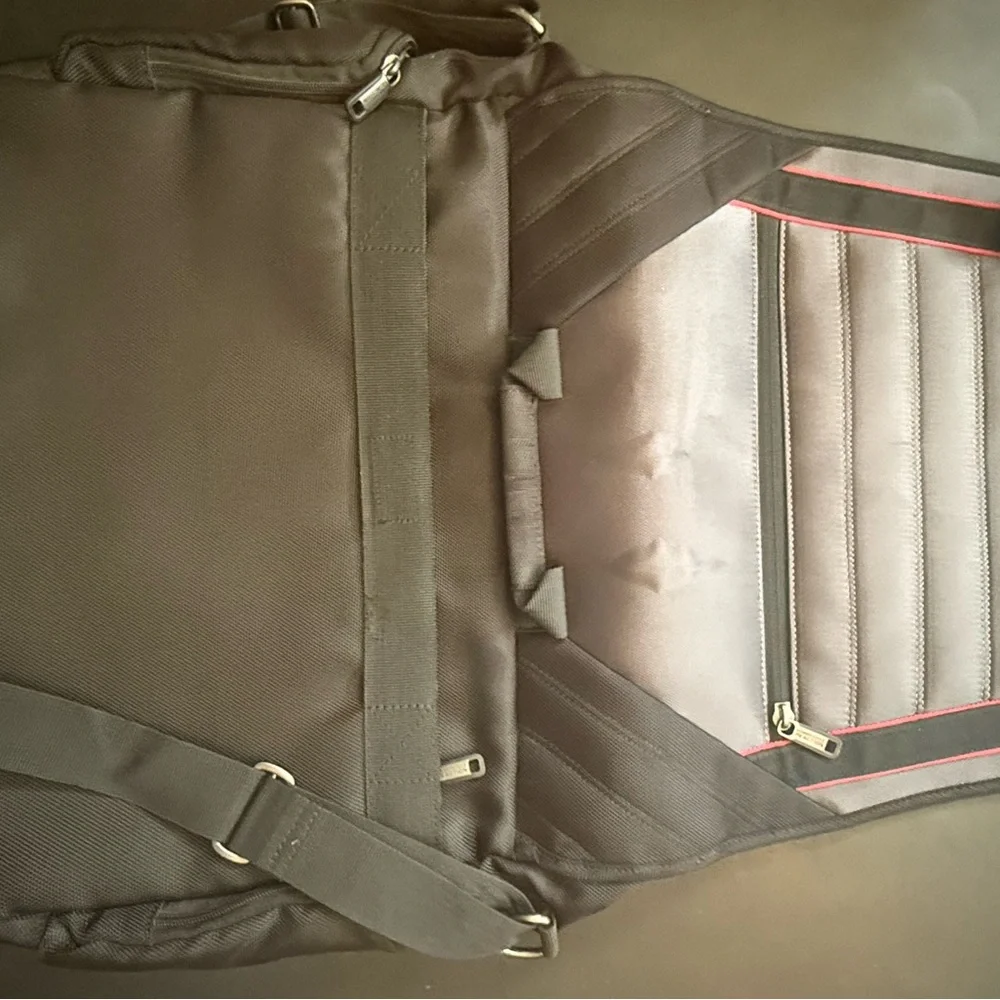 Kenneth Cole Nylon Laptop Messenger Bag/ Black-Grey